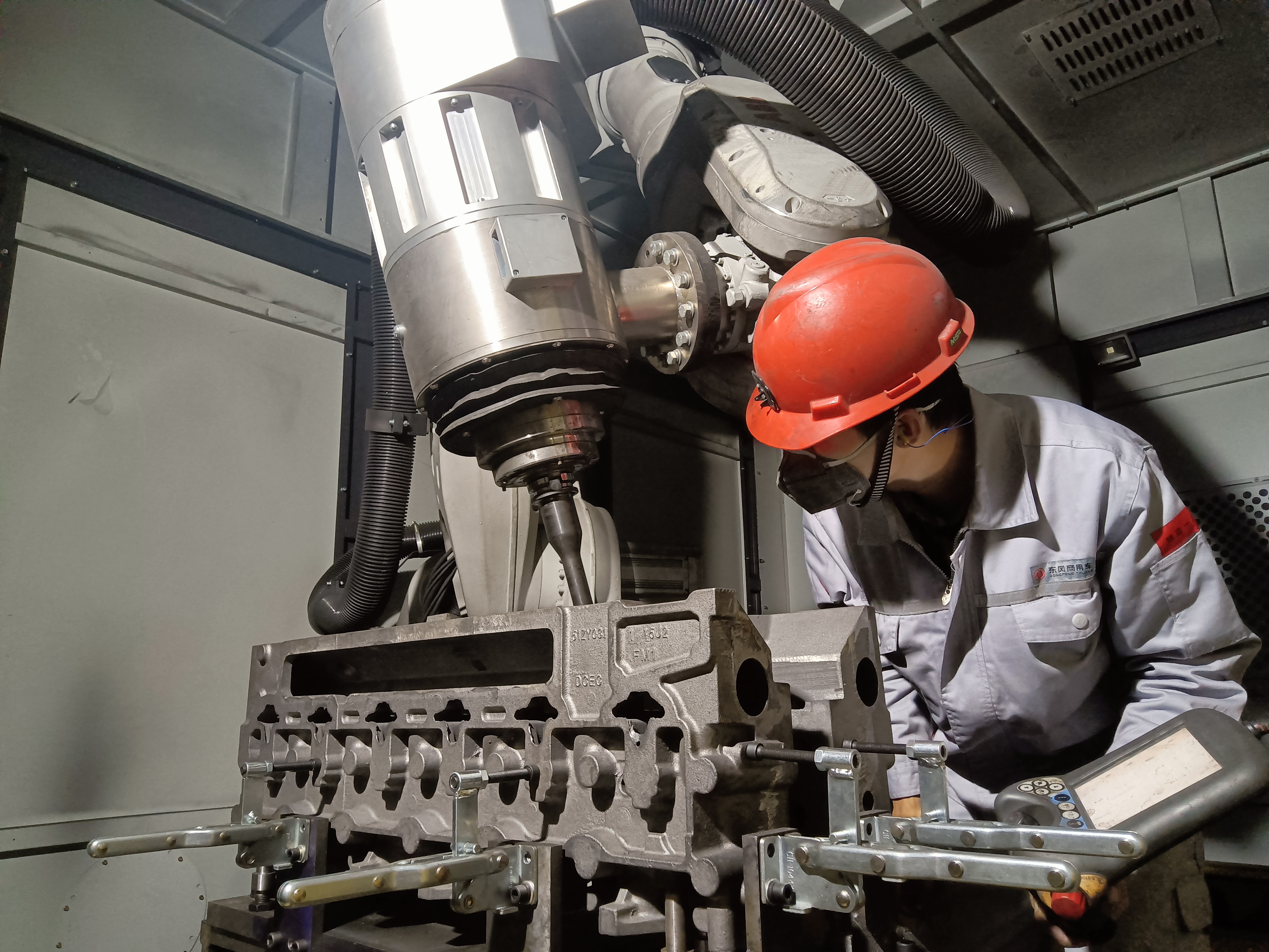 機(jī)器人調(diào)試.jpg 機(jī)器人調(diào)試.jpg