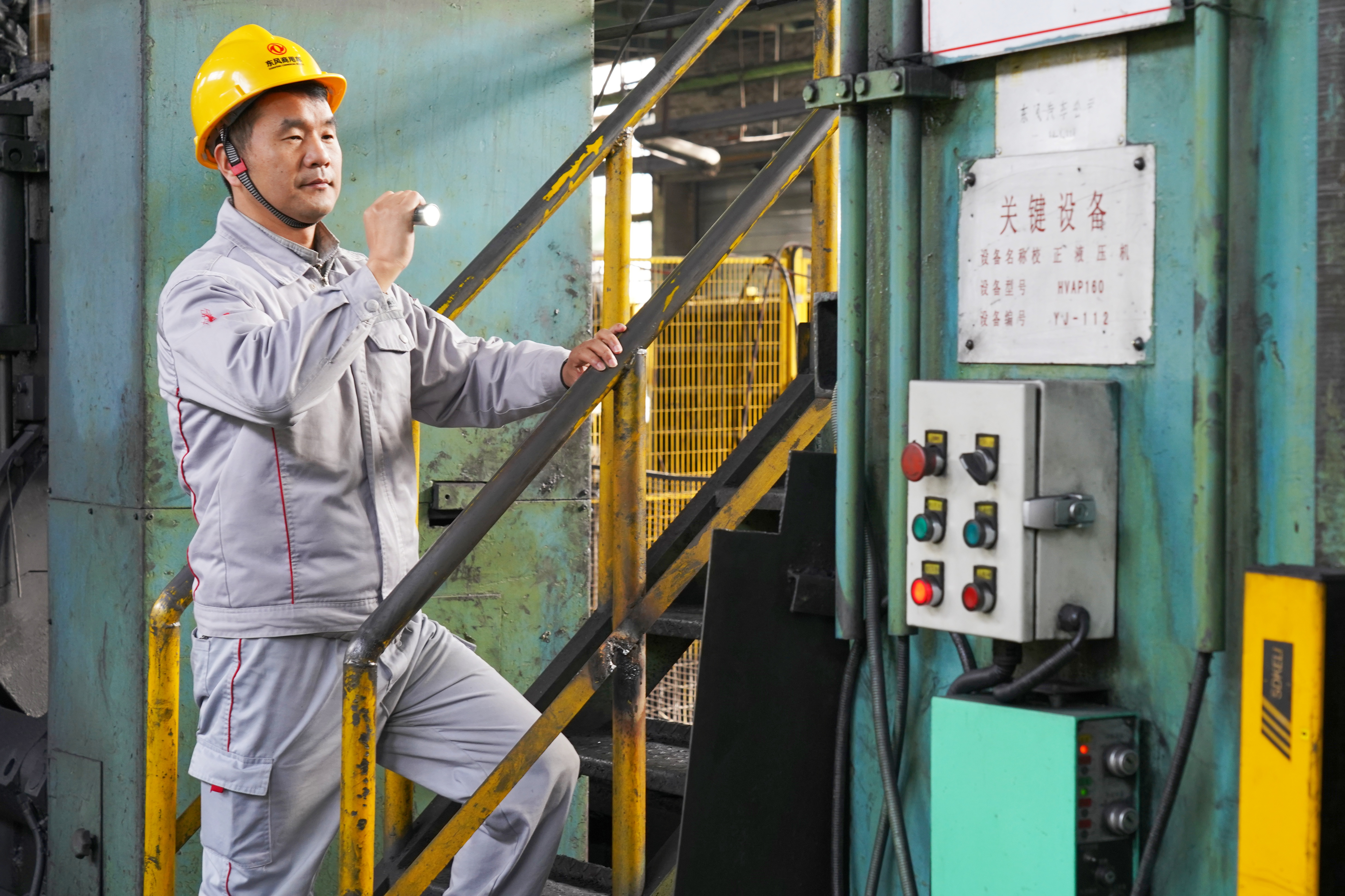 現(xiàn)場(chǎng)巡視2.jpg 現(xiàn)場(chǎng)巡視2.jpg